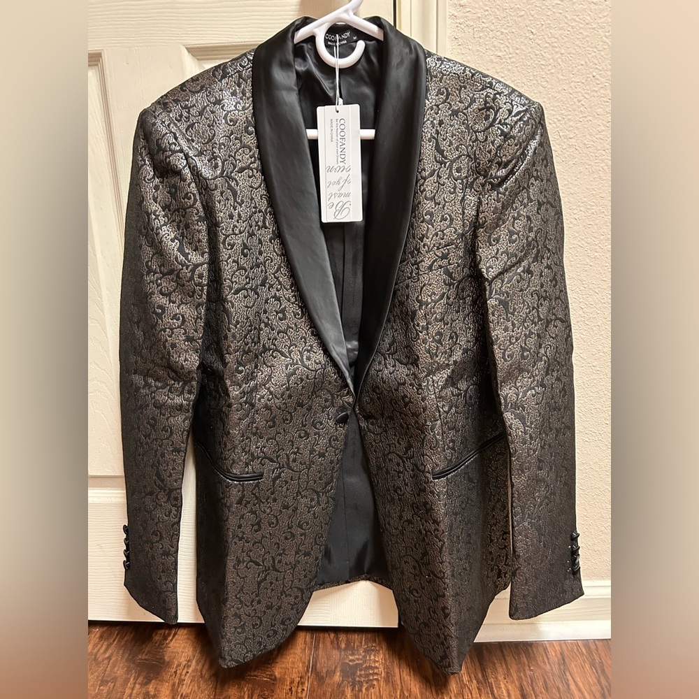 Brand new/never worn suit/dinner jacket by Coofandy, black/gold, sized medium.